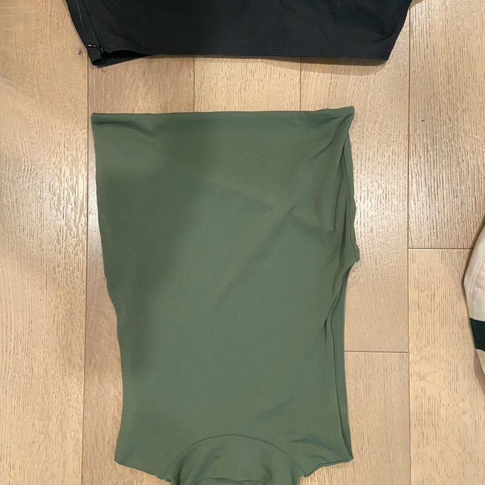 Babaton Green turtle neck top Stretchy